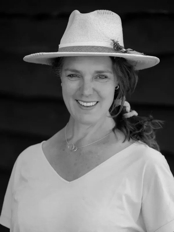 RM-DPK-Iris-06-001-BW