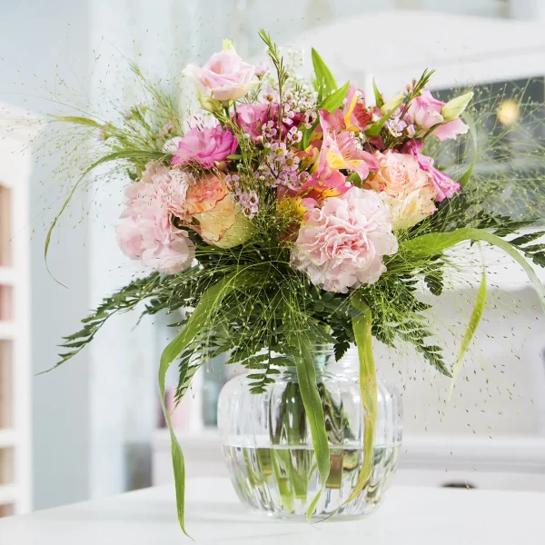 Romantic,Tender,Boquet,Waiting,In,The,Vase